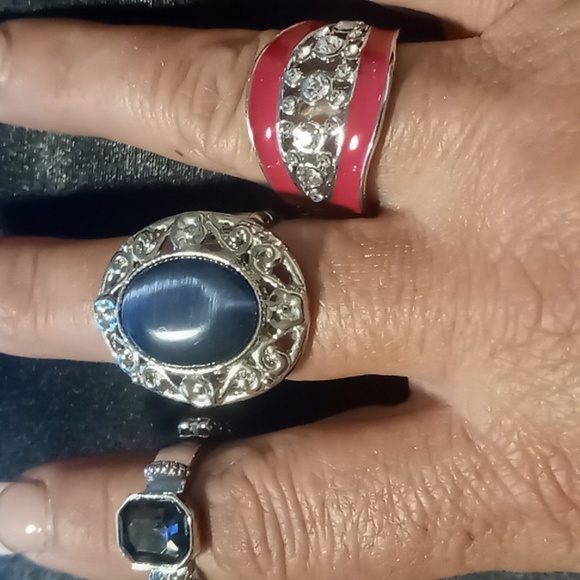 Statement rings expandable silver tone beautiful crystal like gems. Nwt - Picture 2 of 7